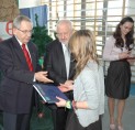 I Powiatowy Konkurs "English Genius 2013" pod patronatem Rektora PPWSZ prof. Iwona Grysa oraz Senatora RP prof. Stanisława Hodorowicza - wręczenie nagr&oacute;d