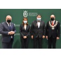 Dr Marcin Sur&oacute;wka z medalem Komisji Edukacji Narodowej